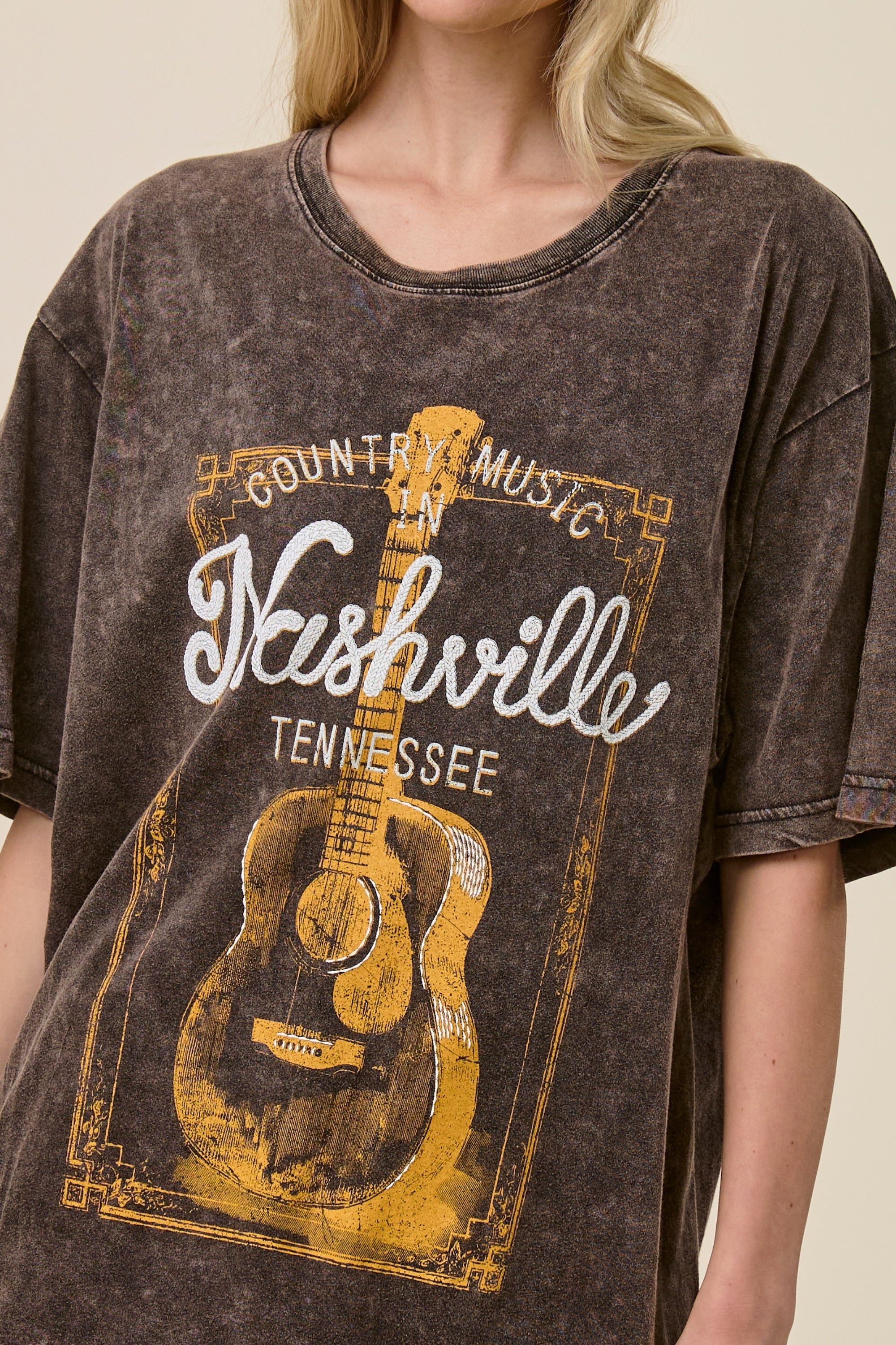 FORYERI Vintage Nashville Guitar Graphic Tee – Washed Brown Country Music Shirt, Relaxed Fit Western Style Top