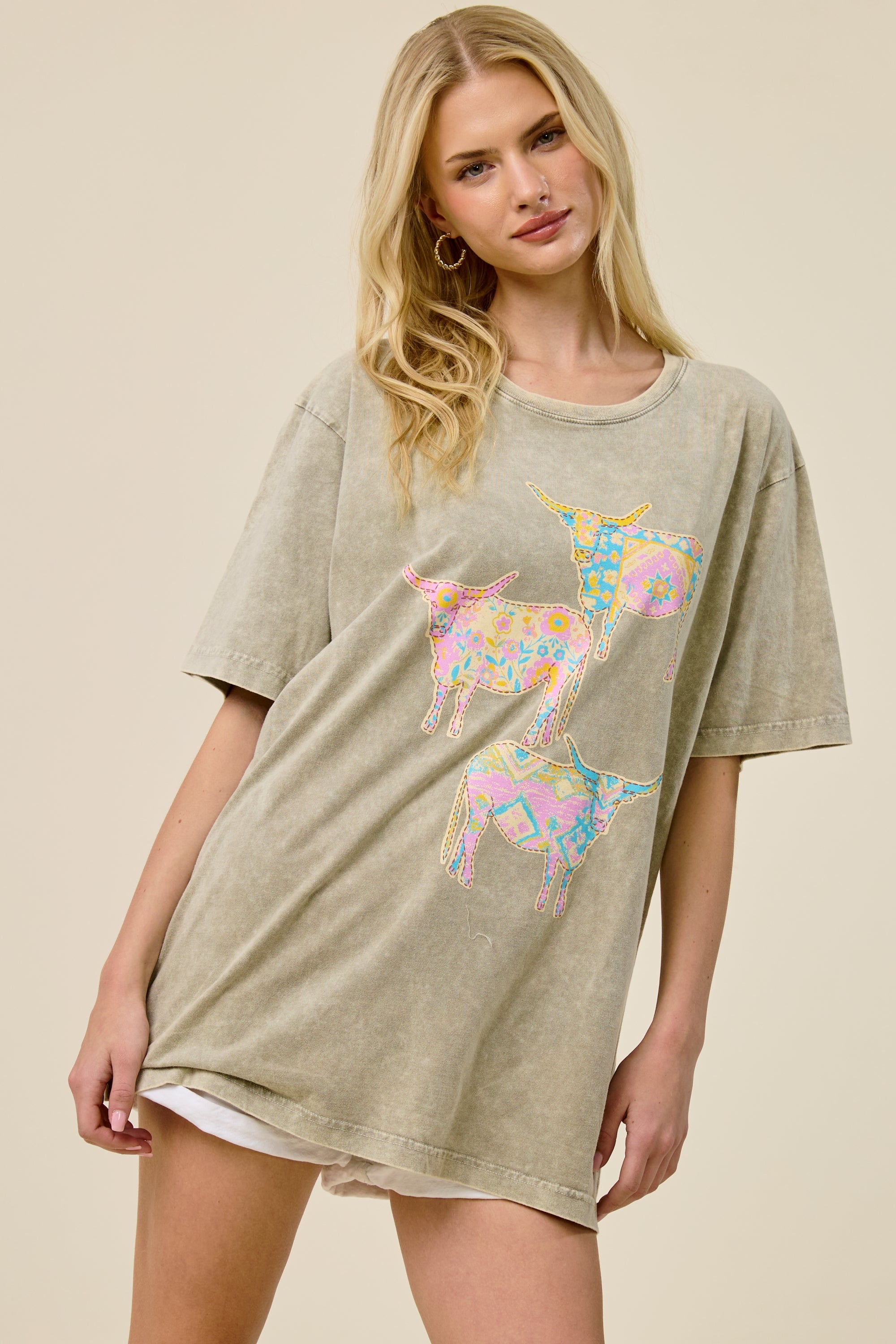 FORYERI Vintage Boho Western Graphic Oversized Tee for Women – Colorful Cow Print, Washed Sage, Relaxed Loose Fit T-Shirt
