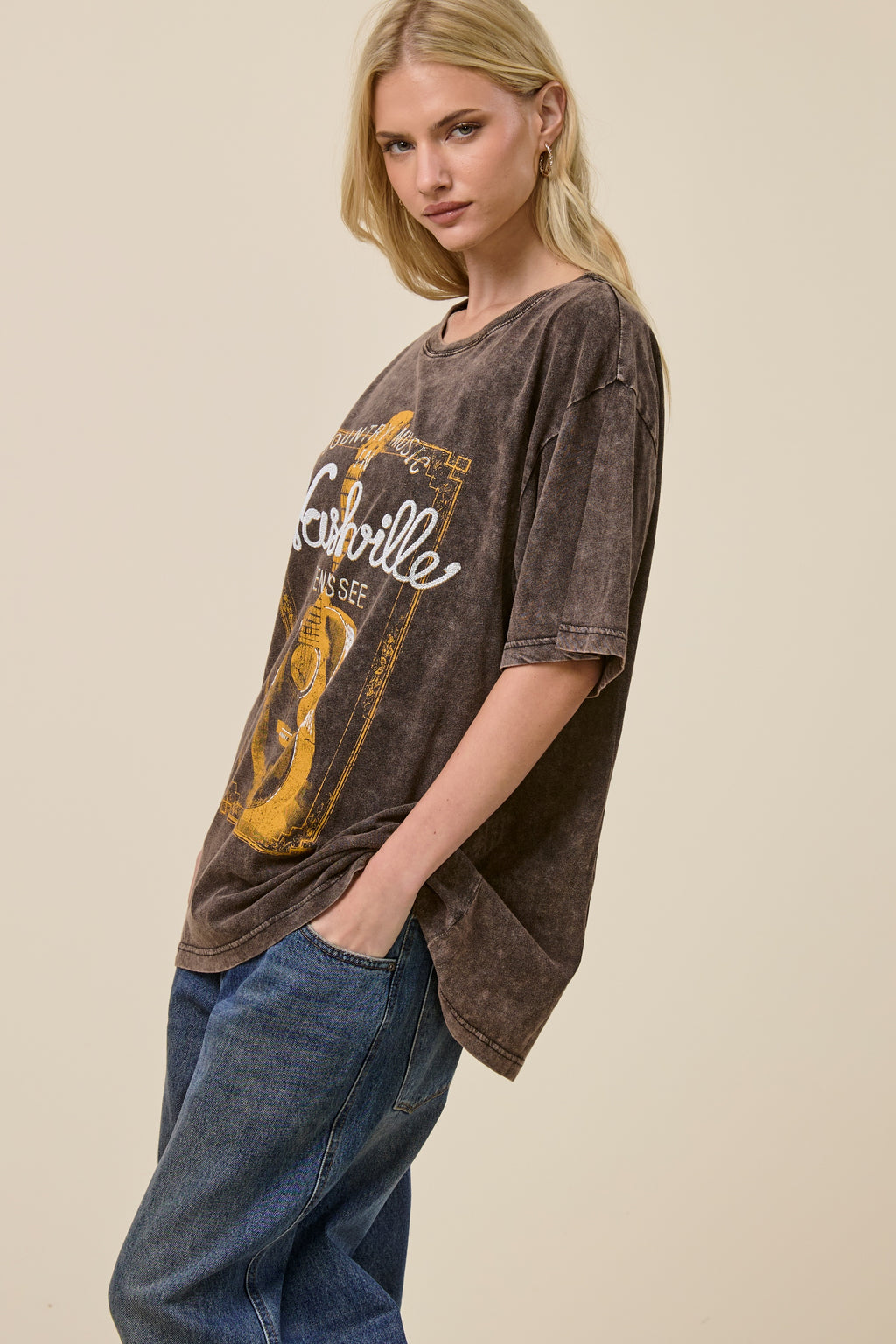 FORYERI Vintage Nashville Guitar Graphic Tee – Washed Brown Country Music Shirt, Relaxed Fit Western Style Top