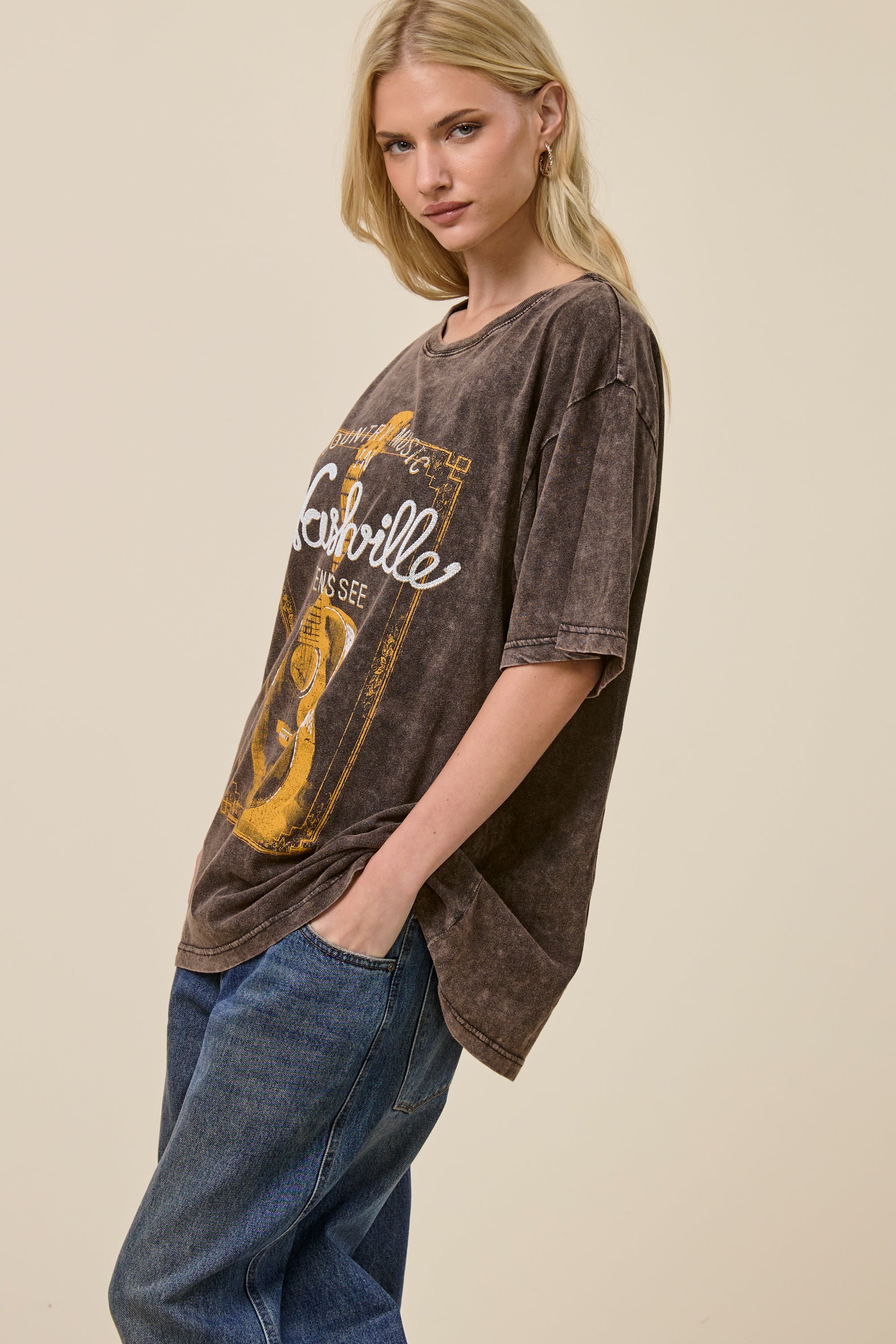 FORYERI Vintage Nashville Guitar Graphic Tee – Washed Brown Country Music Shirt, Relaxed Fit Western Style Top