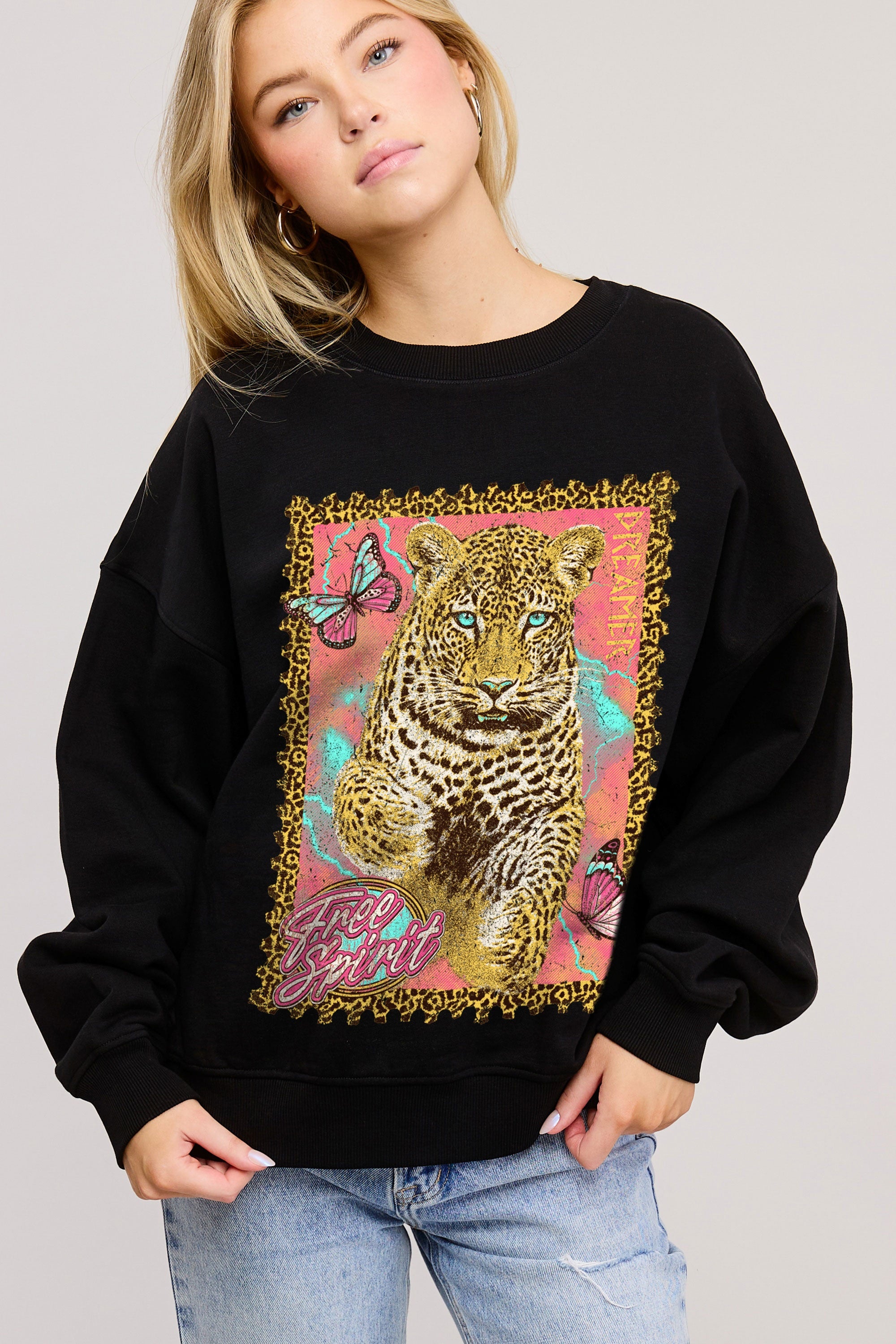 FORYERI Women’s Leopard Graphic Sweatshirt – Oversized Vintage Wildcat Butterfly Pullover Crewneck Top
