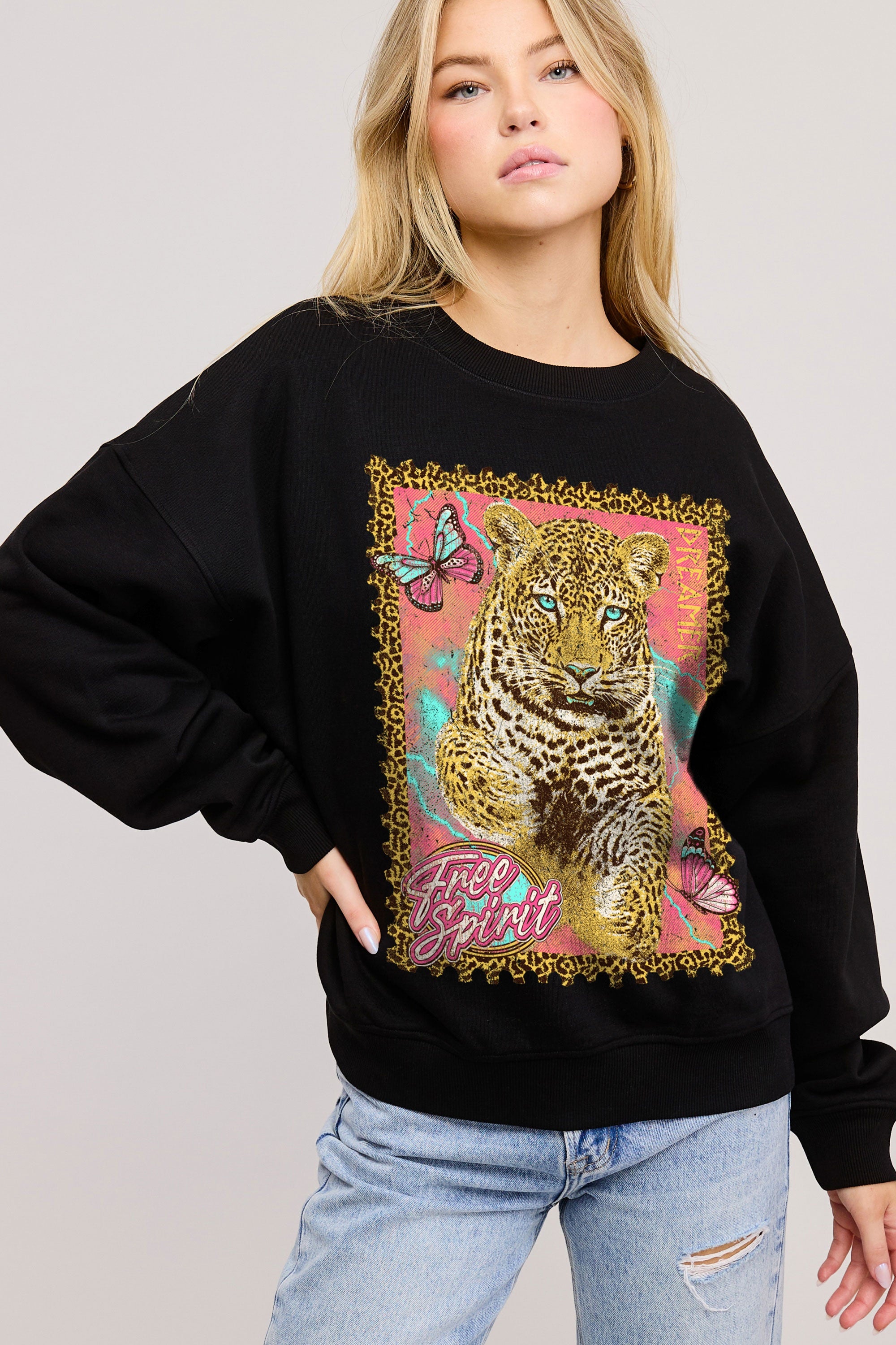 FORYERI Women’s Leopard Graphic Sweatshirt – Oversized Vintage Wildcat Butterfly Pullover Crewneck Top