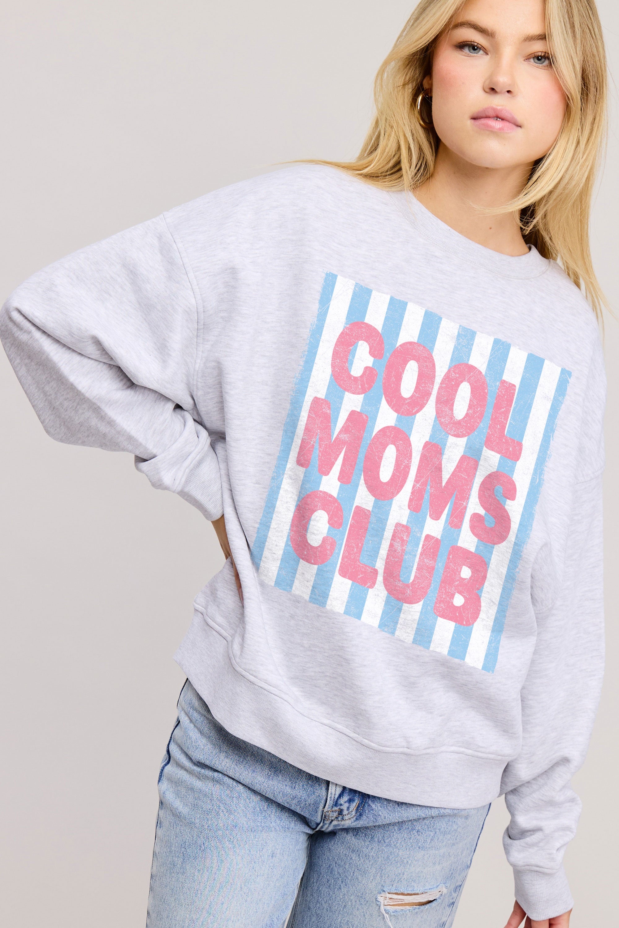 FORYERI Women’s Cool Moms Club Graphic Sweatshirt – Oversized Retro Striped Crewneck Pullover