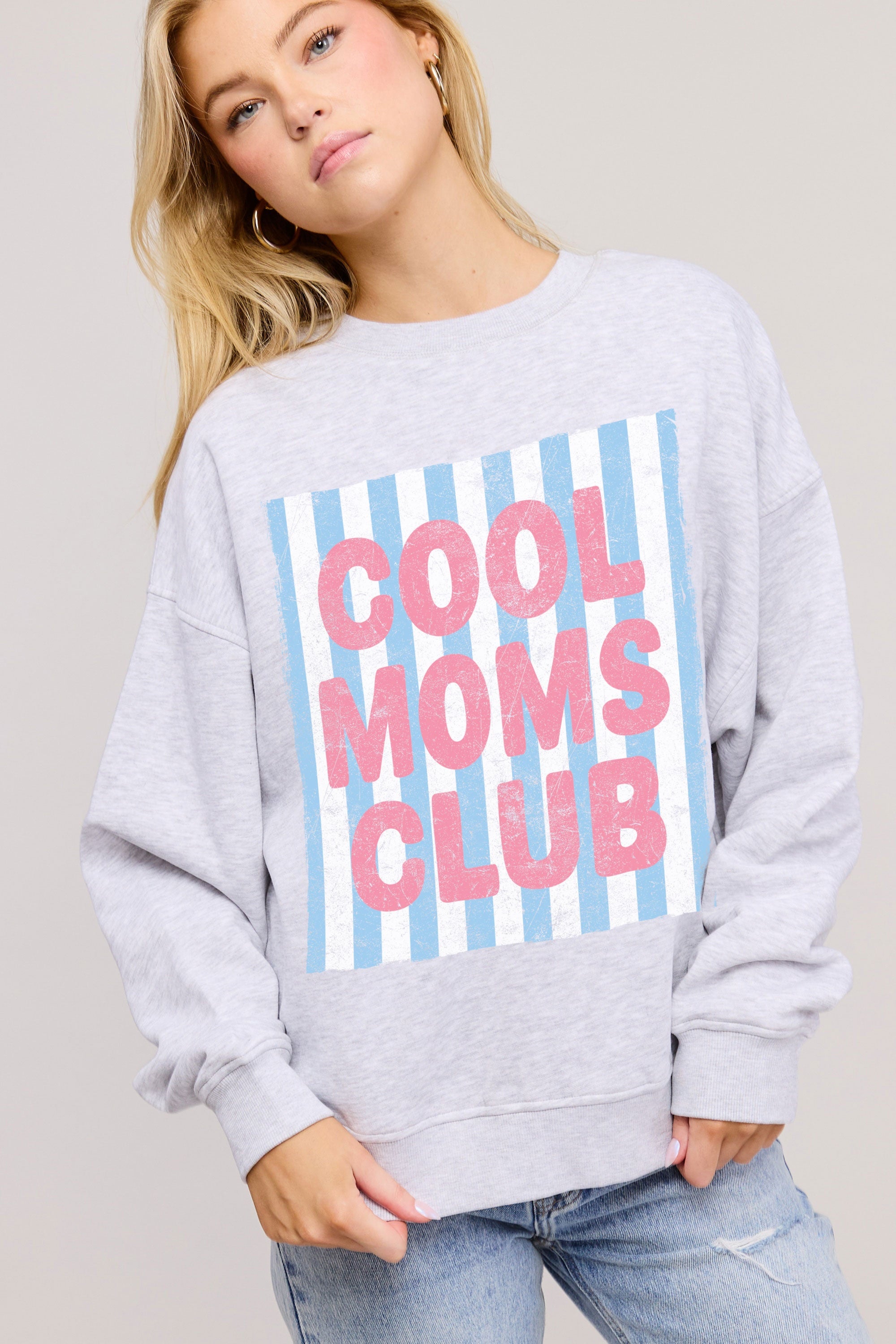 FORYERI Women’s Cool Moms Club Graphic Sweatshirt – Oversized Retro Striped Crewneck Pullover