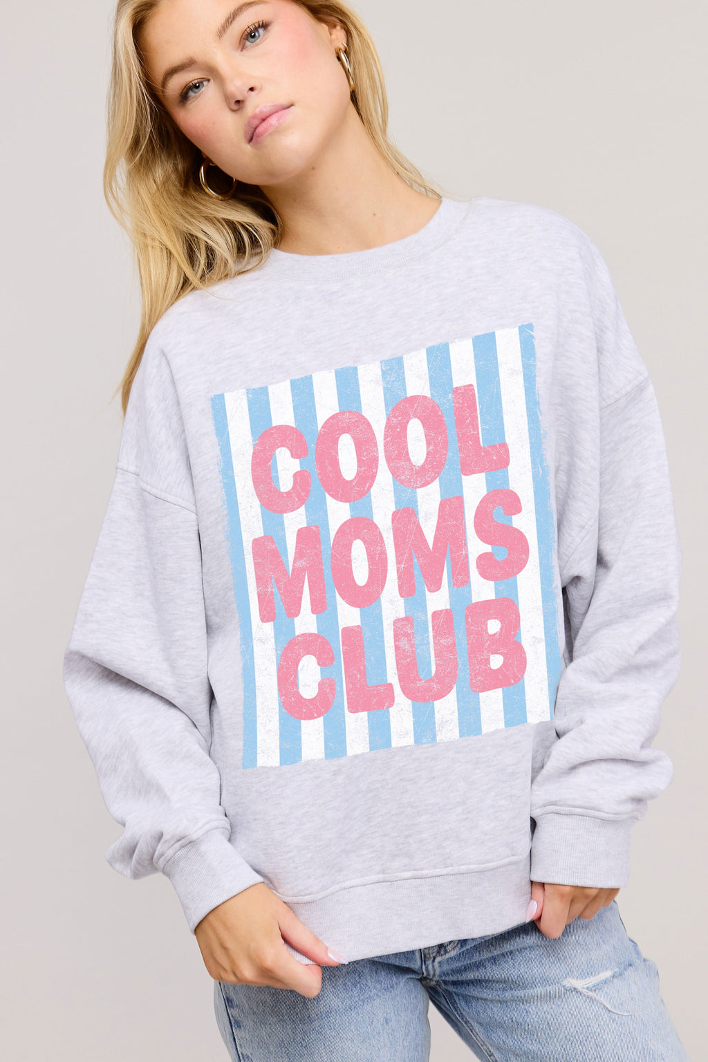 FORYERI Women’s Cool Moms Club Graphic Sweatshirt – Oversized Retro Striped Crewneck Pullover