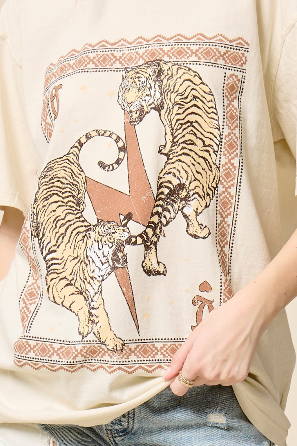 Vintage Tiger Graphic Tee – Oversized Boho Western Washed Relaxed Fit T-Shirt