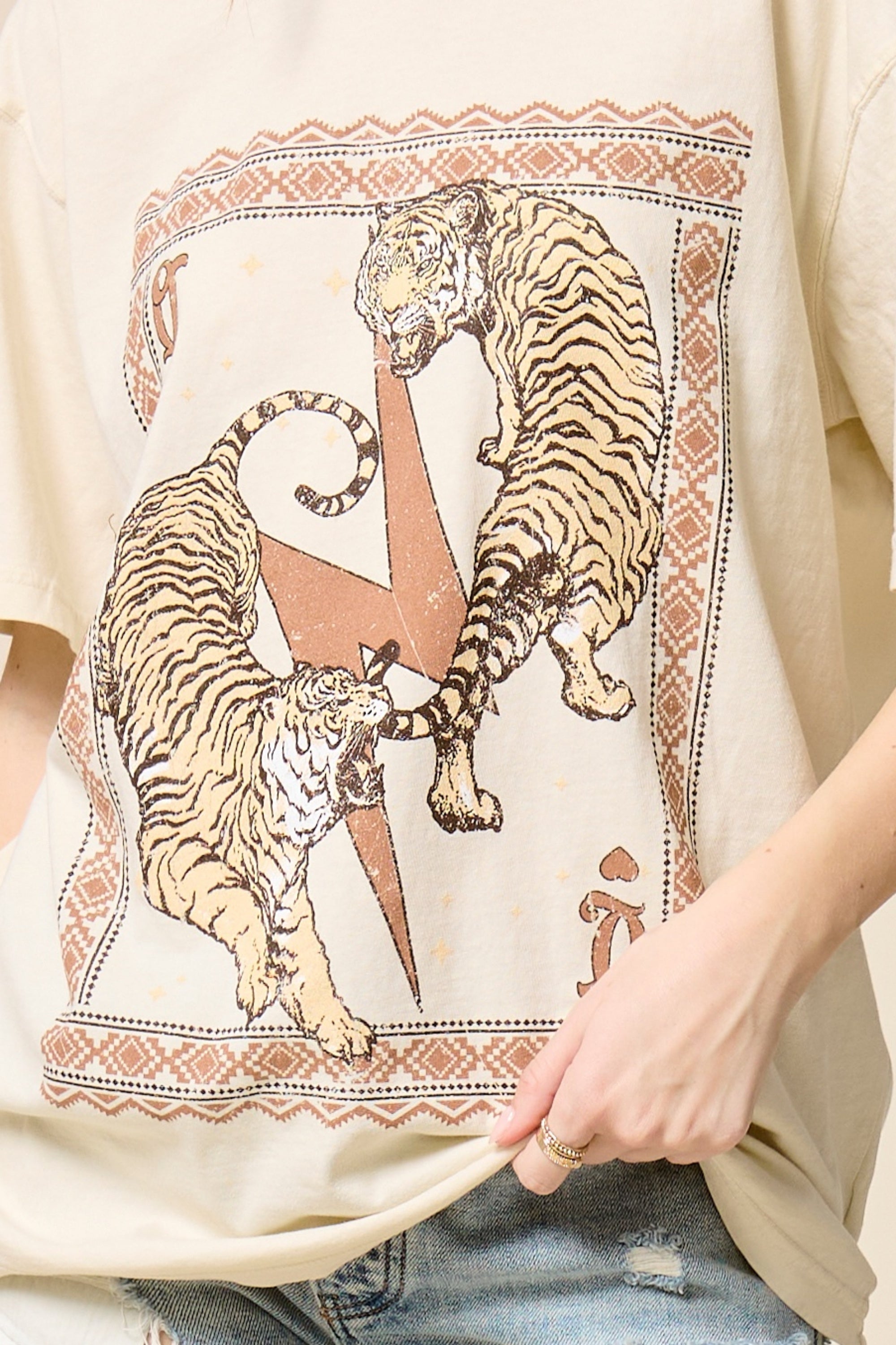 Vintage Tiger Graphic Tee – Oversized Boho Western Washed Relaxed Fit T-Shirt