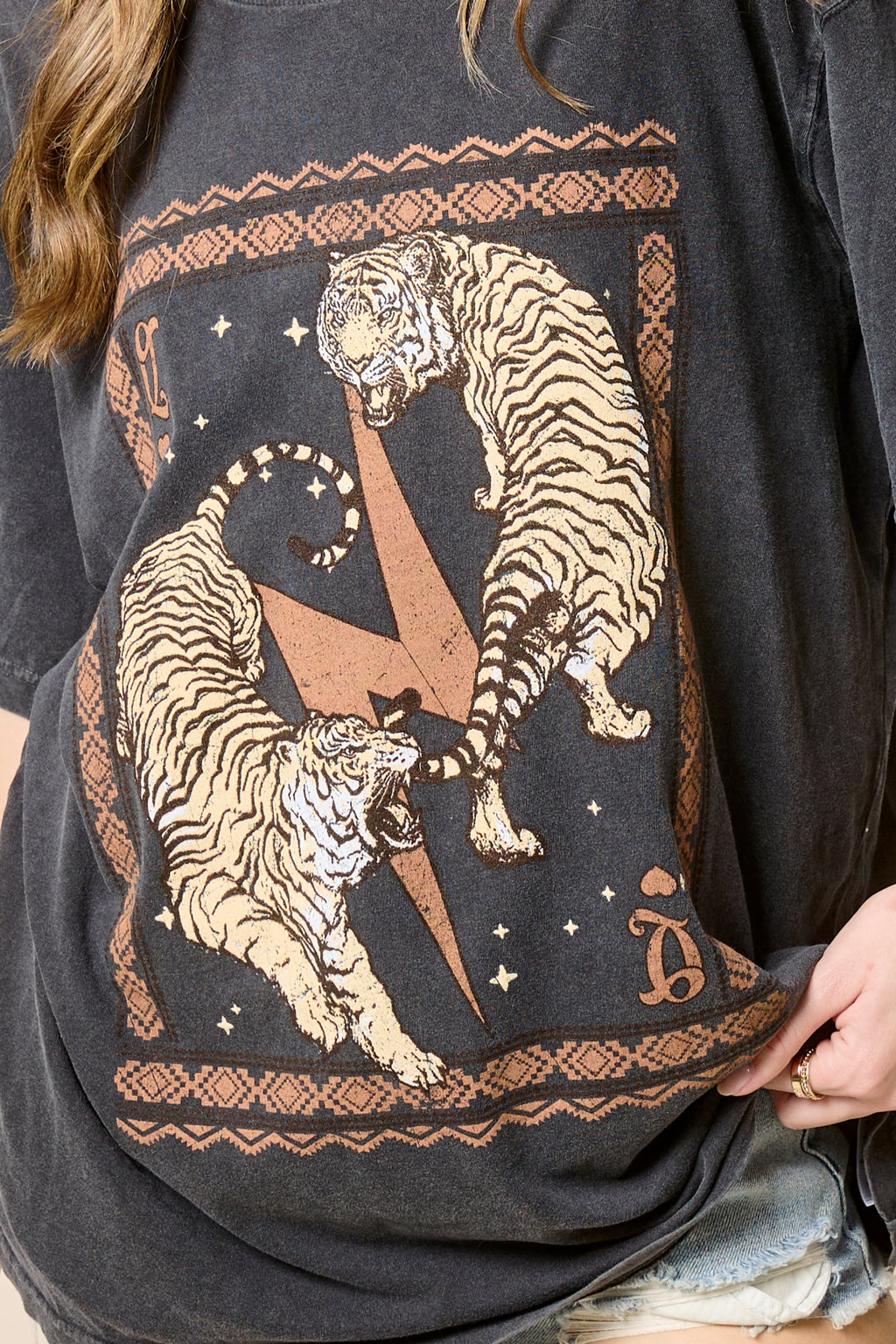 Vintage Tiger Graphic Tee – Oversized Boho Western Washed Relaxed Fit T-Shirt