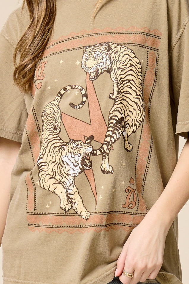 Vintage Tiger Graphic Tee – Oversized Boho Western Washed Relaxed Fit T-Shirt